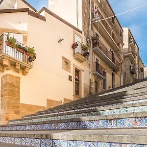 Bed & Breakfast Charme Il Dito E La Luna, Caltagirone